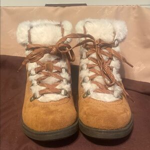 Earth Origins Brown Ankle Boots with Cream Fur